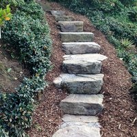 Treppenweg aus Stein